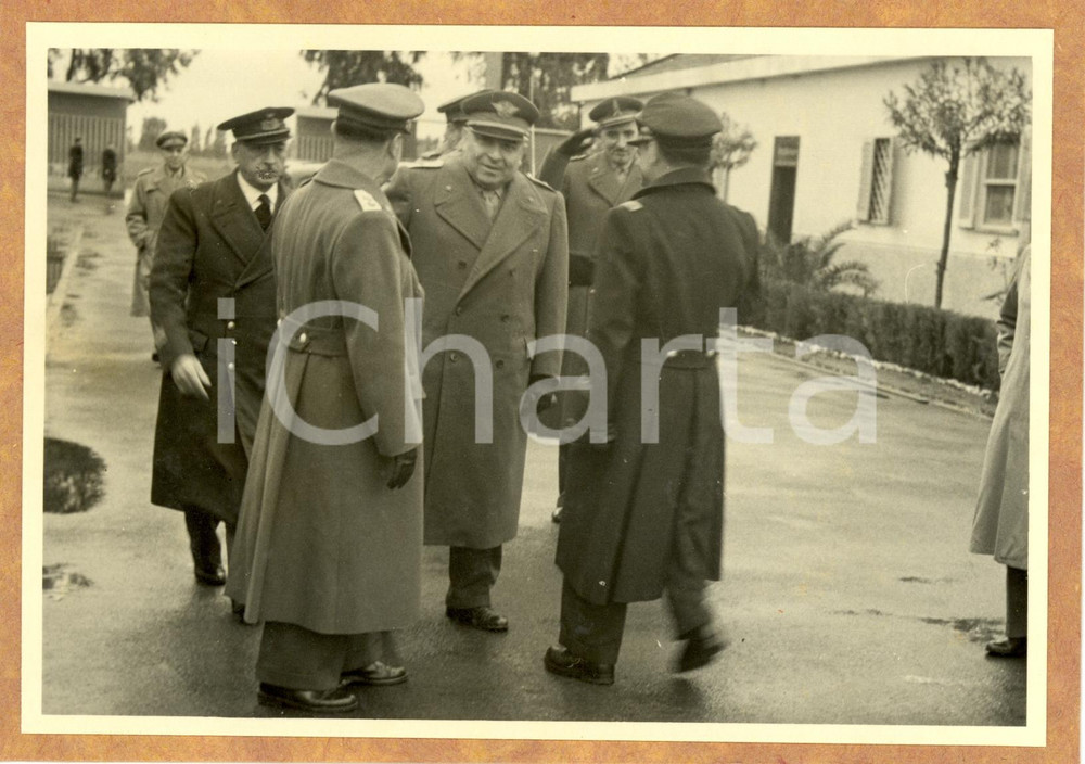 Fotografia d epoca originale 1955 BORGO PIAVE LT Stato Maggiore Esercito arriva al Centro DAT Fotografia 1