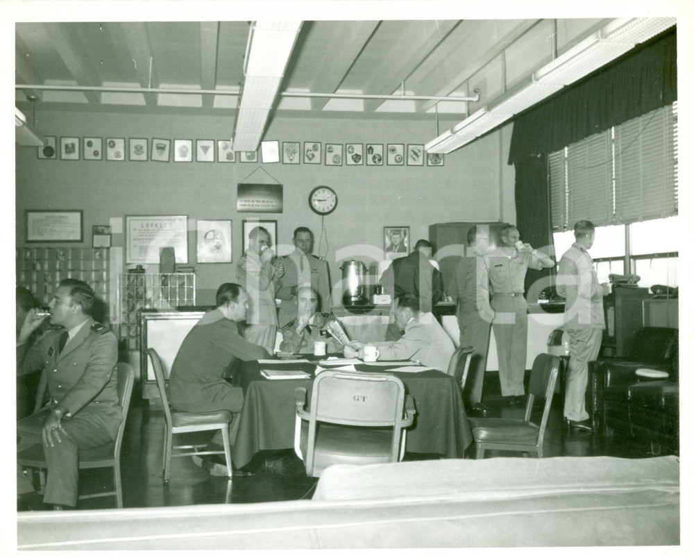 Fotografia d epoca originale 1965 PENSACOLA FLORIDA U.S. NAVY Ufficiali in tour NAVAL AIR STATION Fotografia 1