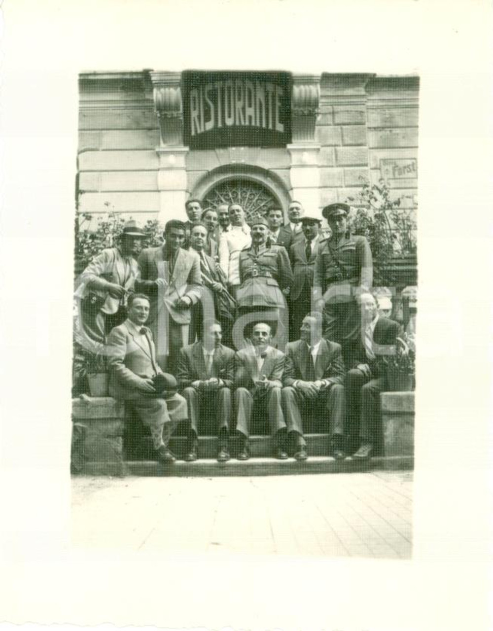 Fotografia d epoca originale 1936 BASSANO DEL GRAPPA VI Raduno 31Â° Regg.to Artiglieria al ristorante FOTO 1