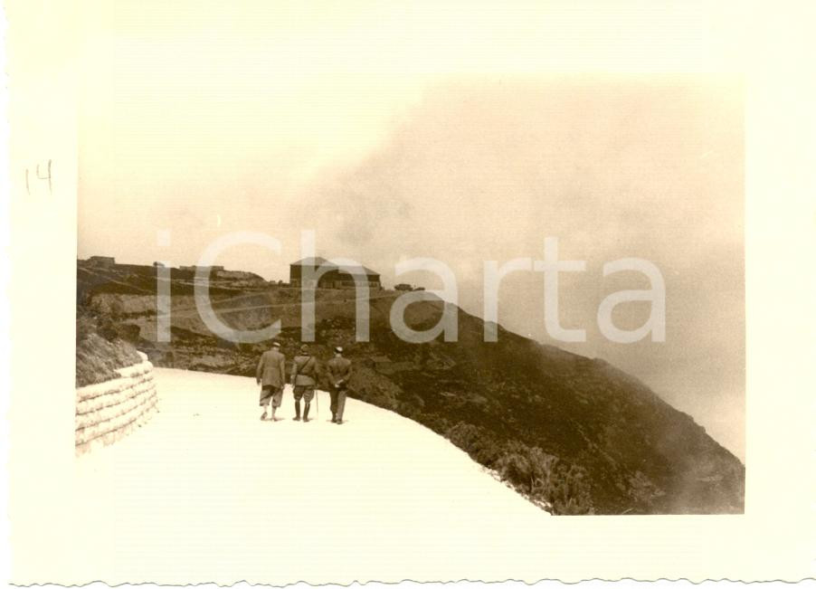Fotografia d epoca originale 1936 MONTE GRAPPA Raduno 31 Regg. Artiglieria Soldati durante discesa SACRARIO 1