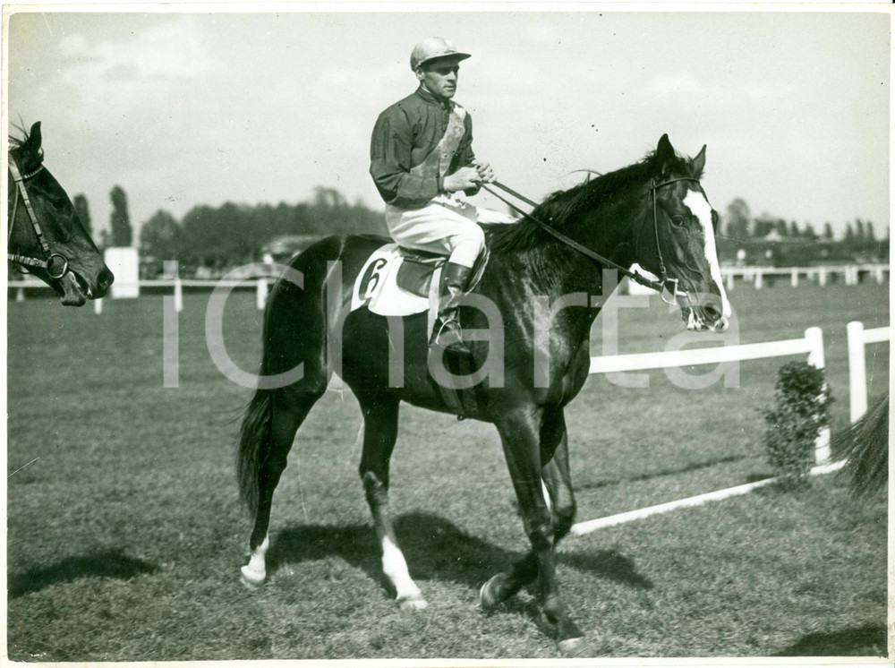 Fotografia d epoca originale 1935 ca MILANO SAN SIRO Ippica Concorrenti si preparano per gara all ippodromo 1