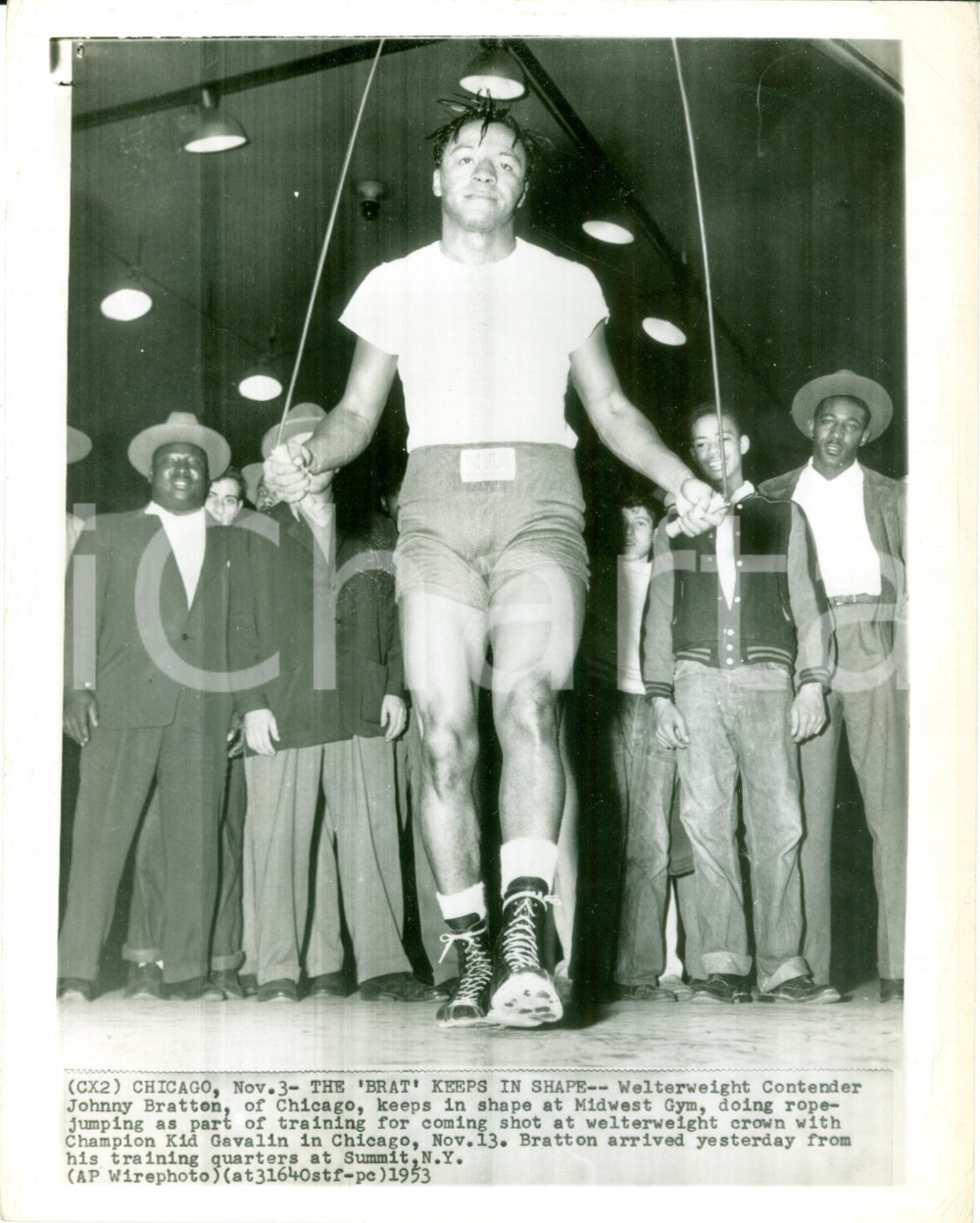Fotografia d epoca originale 1953 CHICAGO USA Boxe Pugile Johnny BRATTON si allena a MIDWEST GYM Telefoto 1
