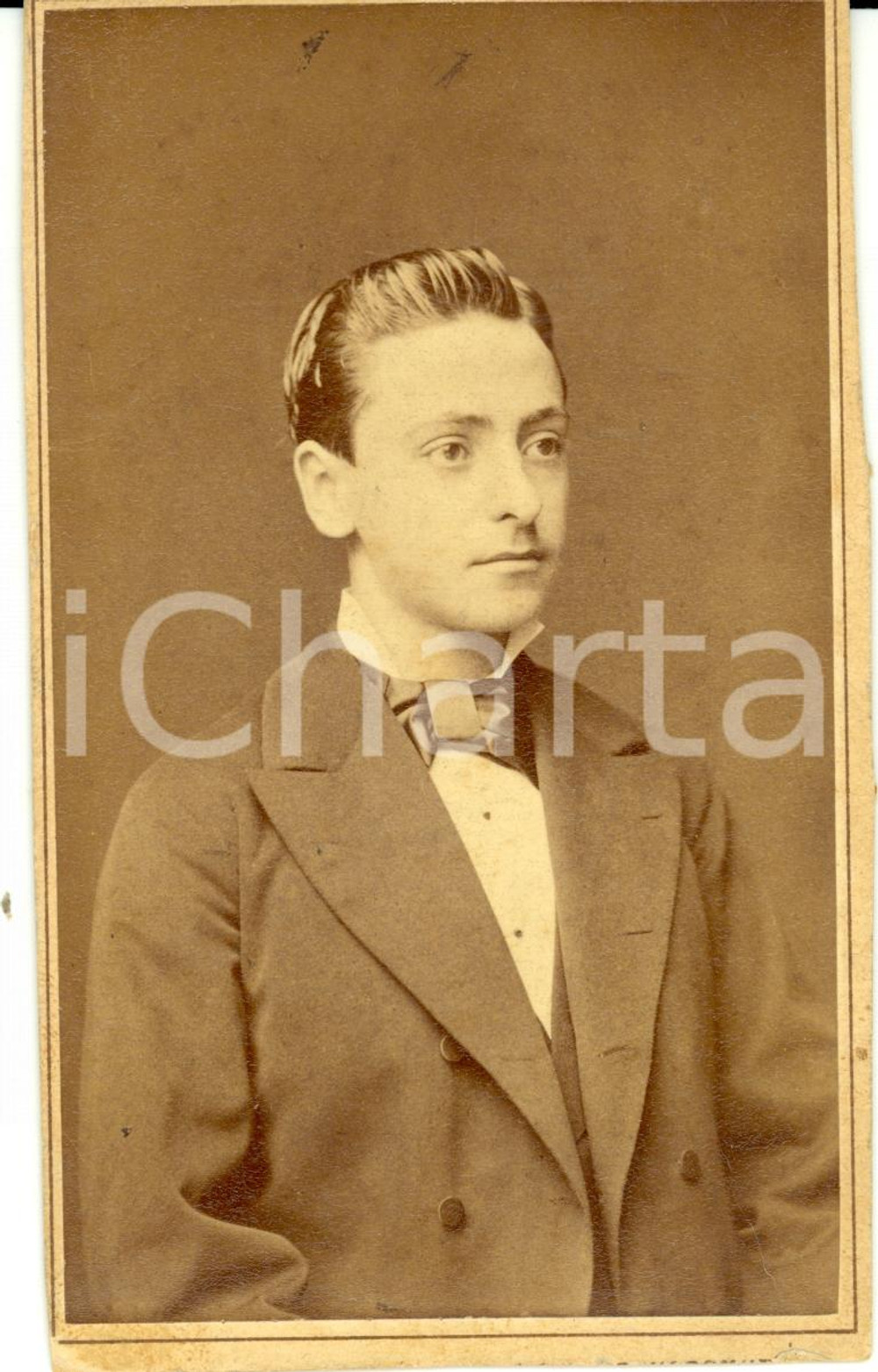 Fotografia d epoca originale 1900 ca WIEN A Ritratto di giovane in abiti borghesi Foto G. WASSMUTH 1