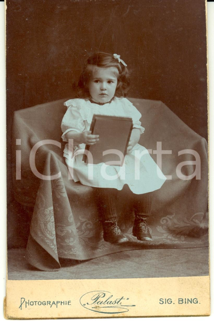 Fotografia d epoca originale 1900 ca WIEN A Ritratto di bambina con un libro Foto SIGMUND BING 1