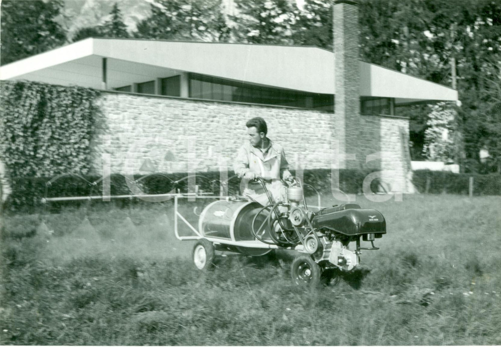 Fotografia d epoca originale 1965 ca LECCO Motozappa MOTO GUZZI con pompa di irrigazione Foto ANIMATA 1