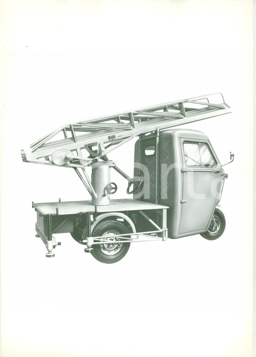 Fotografia d epoca originale 1965 ca LECCO Motocarro MOTO GUZZI autoscala estraibile Rendering fotografico 1