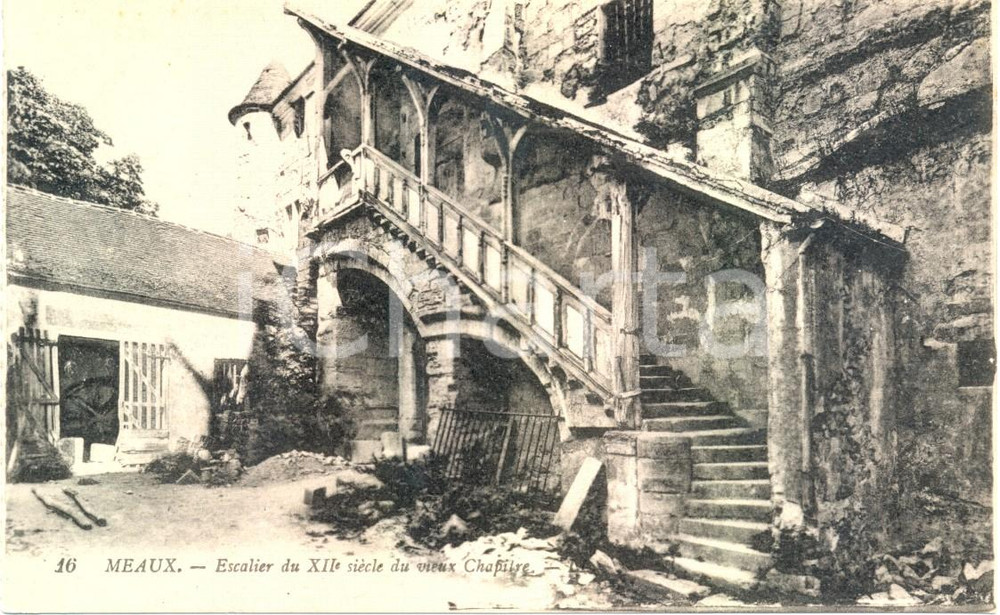 Cartolina originale da collezione 1910 ca. MEAUX F Escalier du XIIe siÃ¨cle du vieux Chapitre FP NV 1