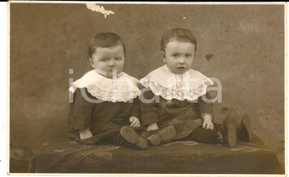 Fotografia d epoca originale 1910 ca FRANCIA Coppia di fratellini con colletto di pizzo Foto VINTAGE FP 1
