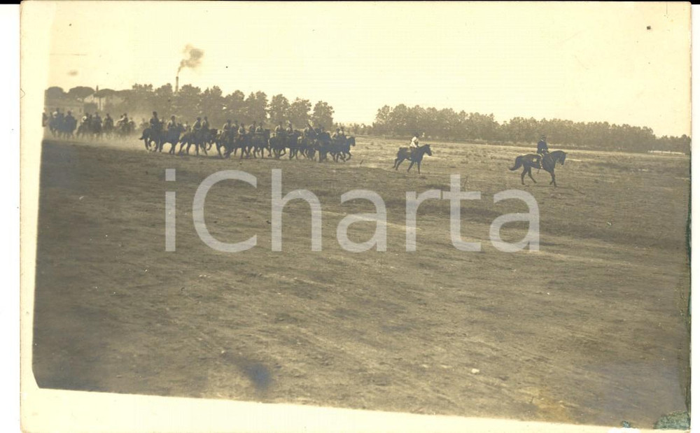 Fotografia d epoca originale 1920 ca REGIO ESERCITO Reparto di cavalleria in esercitazione Foto cartolina FP 1