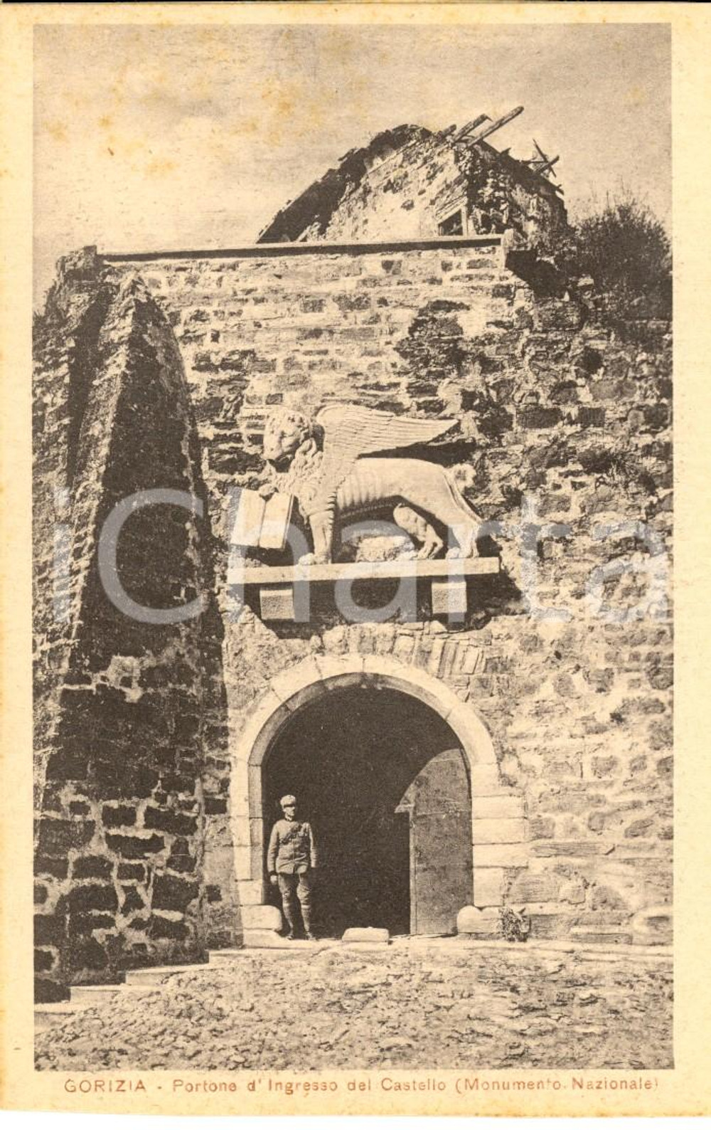 Cartolina originale da collezione 1929 GORIZIA Ingresso del castello Cartolina ANIMATA con sentinella FP NV 1