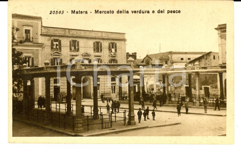 Cartolina originale da collezione 1915 ca MATERA Mercato della verdura e del pesce Cartolina ANIMATA RARA FP 1