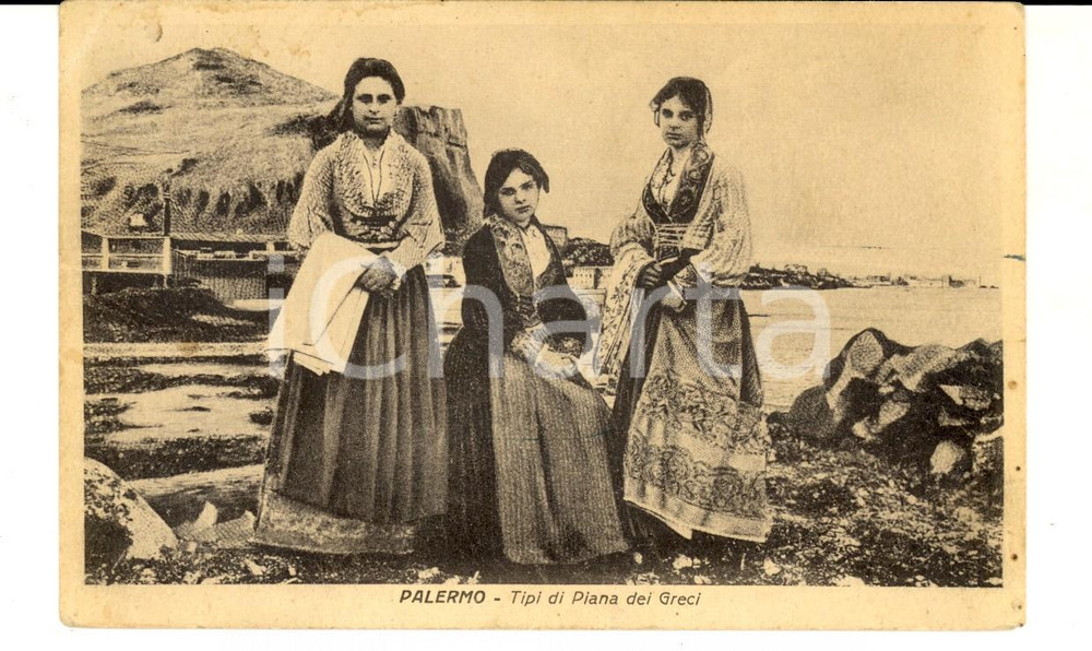 Cartolina originale da collezione 1936 PIANA DEI GRECI PA Giovani donne in costume Cartolina postale FP VG 1