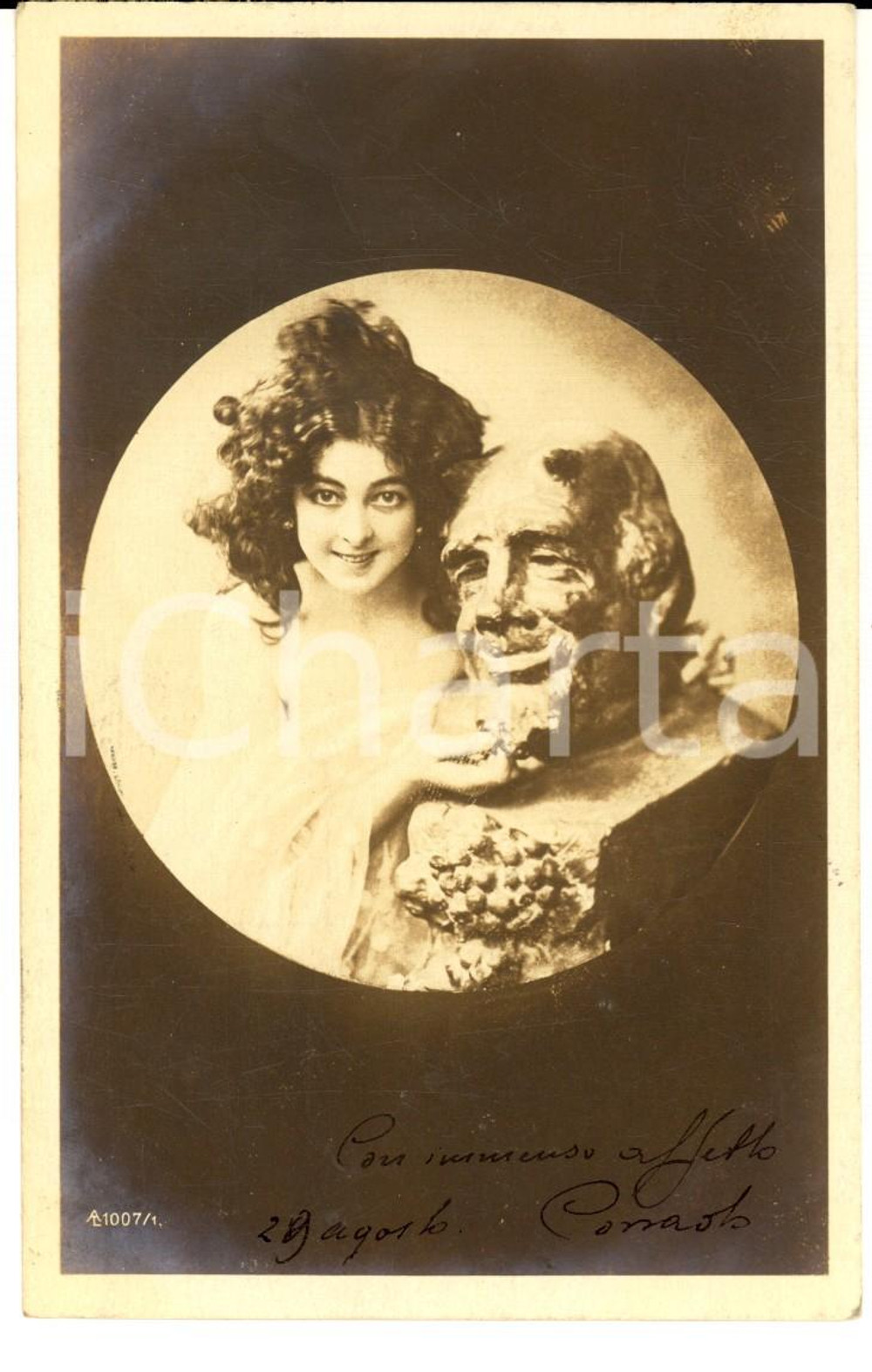 Cartolina originale da collezione 1908 COSTUMI Bella giovane accarezza il busto di un uomo Cartolina VINTAGE FP 1