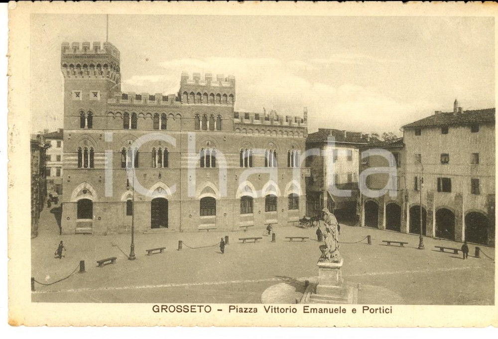 Cartolina originale da collezione 1917 GROSSETO Piazza Vittorio Emanuele e portici Cartolina ANIMATA carrozza FP 1