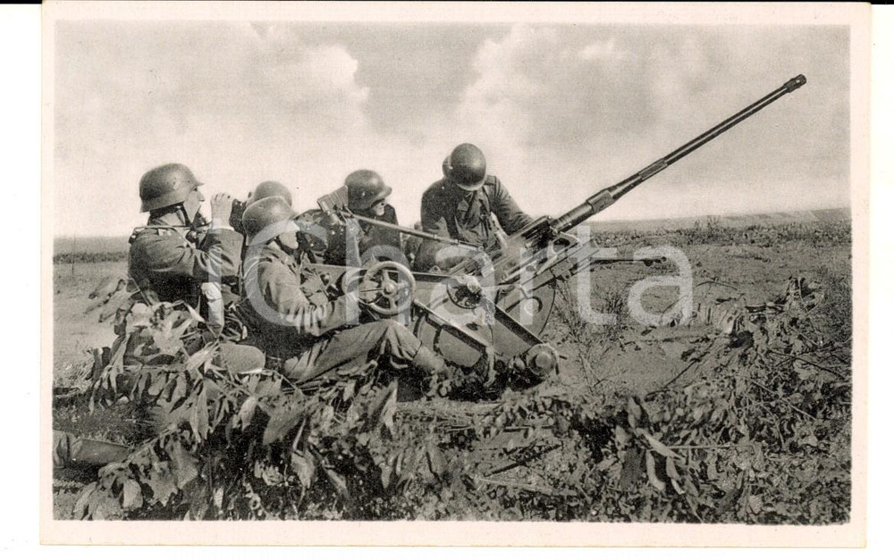Cartolina originale da collezione 1940 ca WW2 Die WEHRMACHT  Leichtes Fliakgeschutz feuert Postcard FP 1