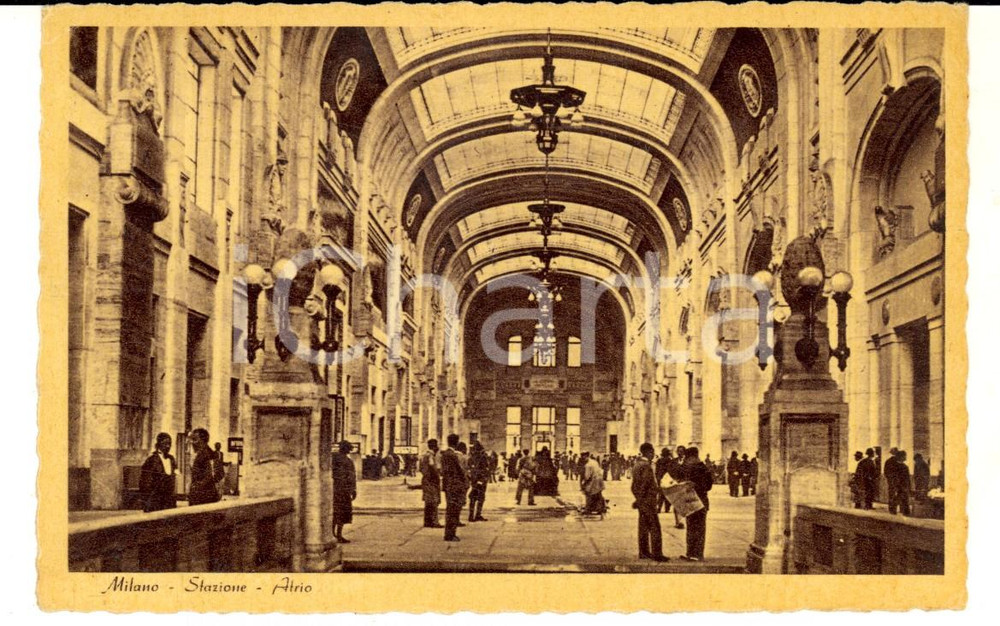 Cartolina originale da collezione 1939 MILANO Atrio della Stazione Centrale Cartolina postale ANIMATA FP VG 1