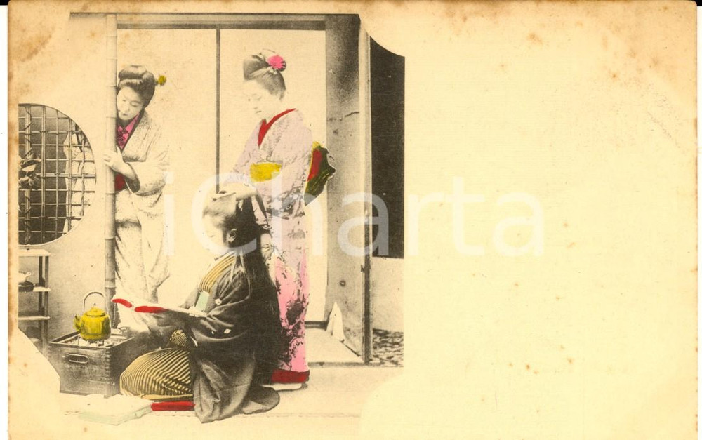 Cartolina originale da collezione 1900 ca COSTUMI GIAPPONE L acconciatura di una giovane geisha Cartolina FP 1