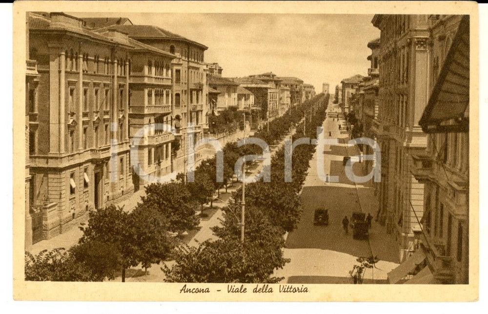 Cartolina originale da collezione 1930 ca ANCONA Viale della VITTORIA Cartolina ANIMATA auto FP NV 1