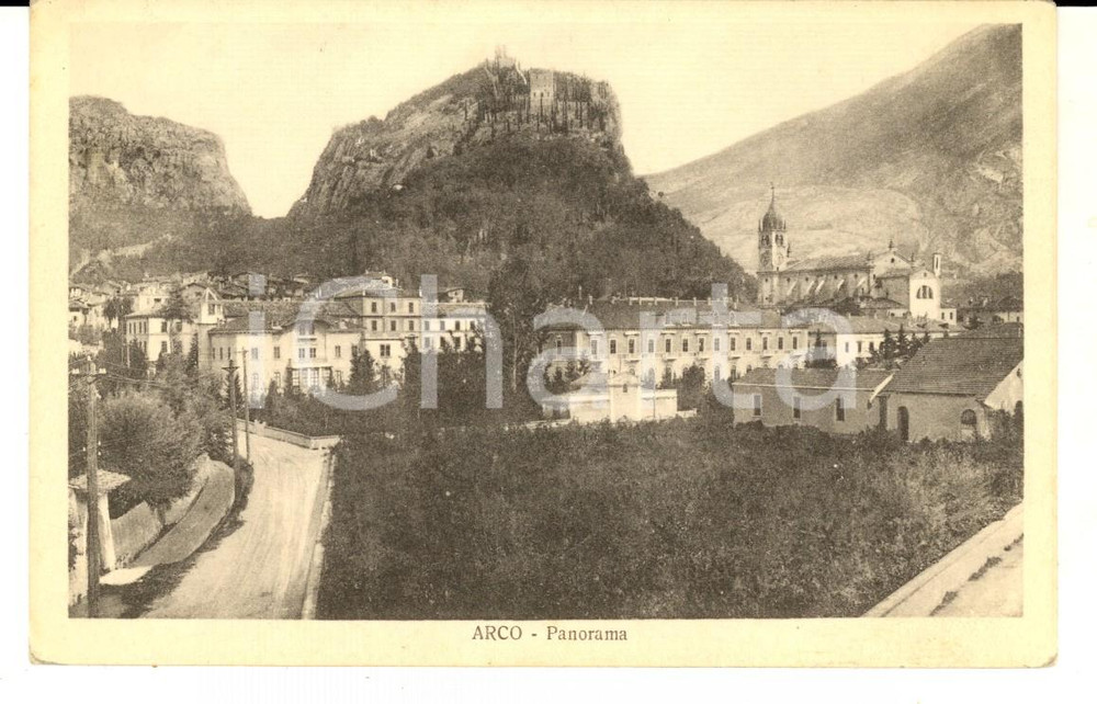 Cartolina originale da collezione 1930 ca ARCO TN Panorama del paese all ingresso Cartolina postale FP NV 1