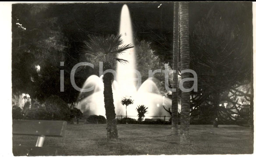 Cartolina originale da collezione 1953 LUGANO SVIZZERA Notturno con fontana luminosa Cartolina postale FP VG 1