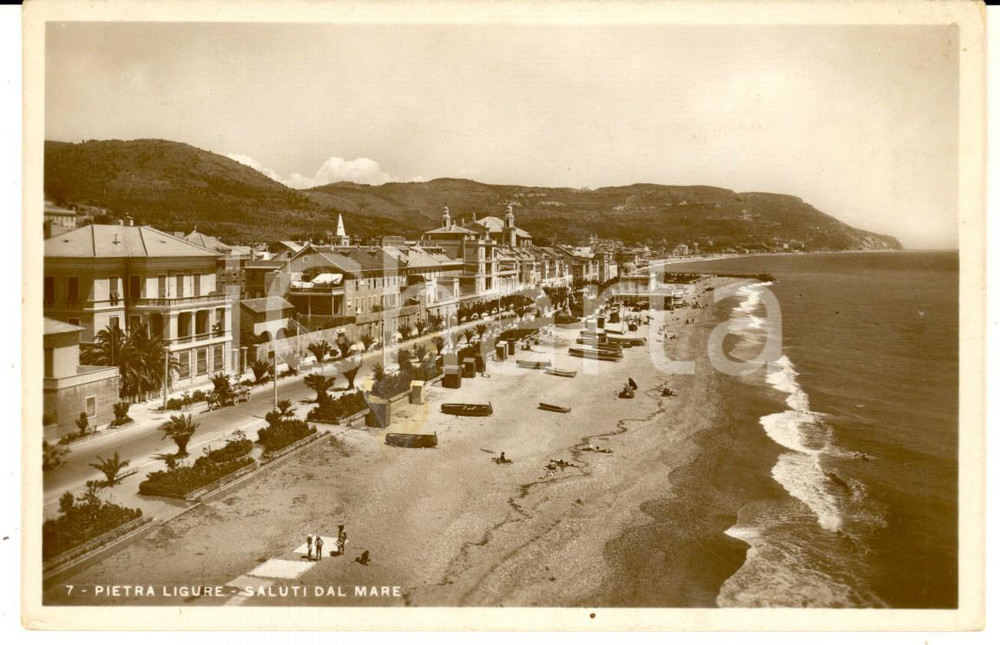 Cartolina originale da collezione 1934 PIETRA LIGURE SV Panorama della spiaggia Cartolina ANIMATA barche FP 1