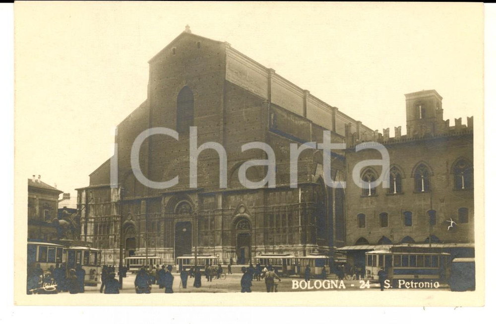 Cartolina originale da collezione 1920 ca BOLOGNA Veduta della chiesa di San Petronio Cartolina ANIMATA tram FP 1