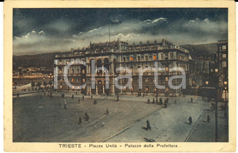 Cartolina originale da collezione 1931 TRIESTE Piazza UnitÃ   Palazzo della Prefettura Cartolina ANIMATA FP VG 1