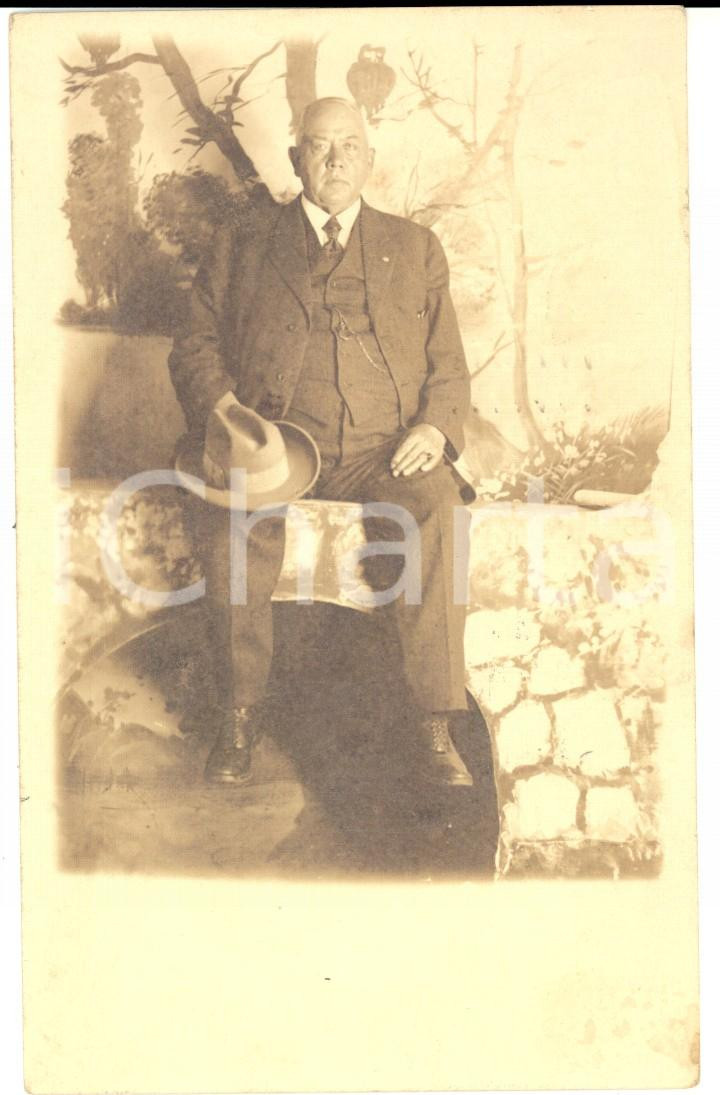 Fotografia d epoca originale 1911 ST. PAUL MINNESOTA Ritratto John RICHARDS su finto scenario campestre 1