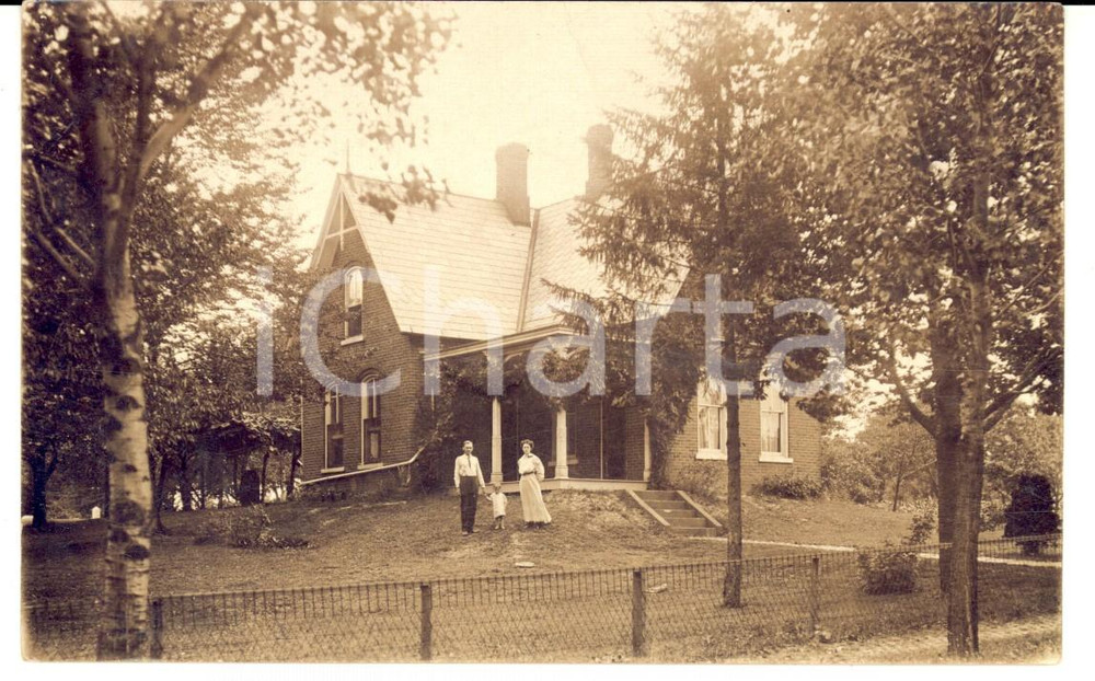 Fotografia d epoca originale 1910 ca STATI UNITI Famiglia americana con la propria casa VINTAGE PHOTO 1