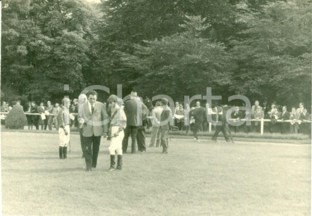 Fotografia d epoca originale 1963 MILANO SAN SIRO Fantini in pista all Ippodromo Fotografia cm 10 x 7 1