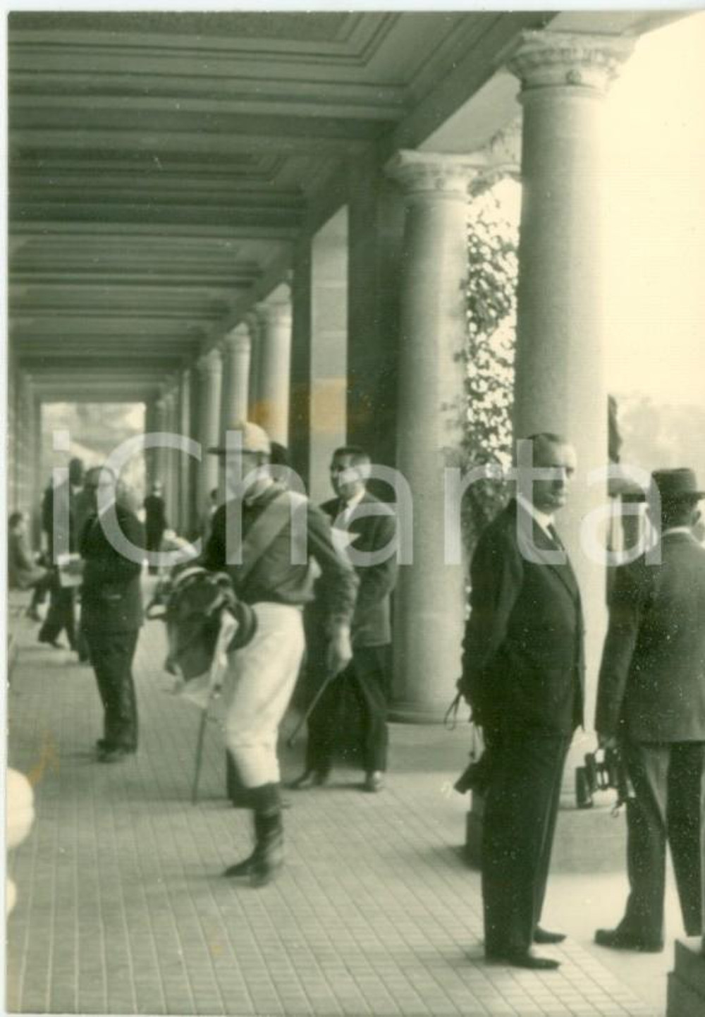 Fotografia d epoca originale 1963 MILANO SAN SIRO Fantino MANTOVANI rientra Ippodromo Galoppo Foto cm 7 x 10 1