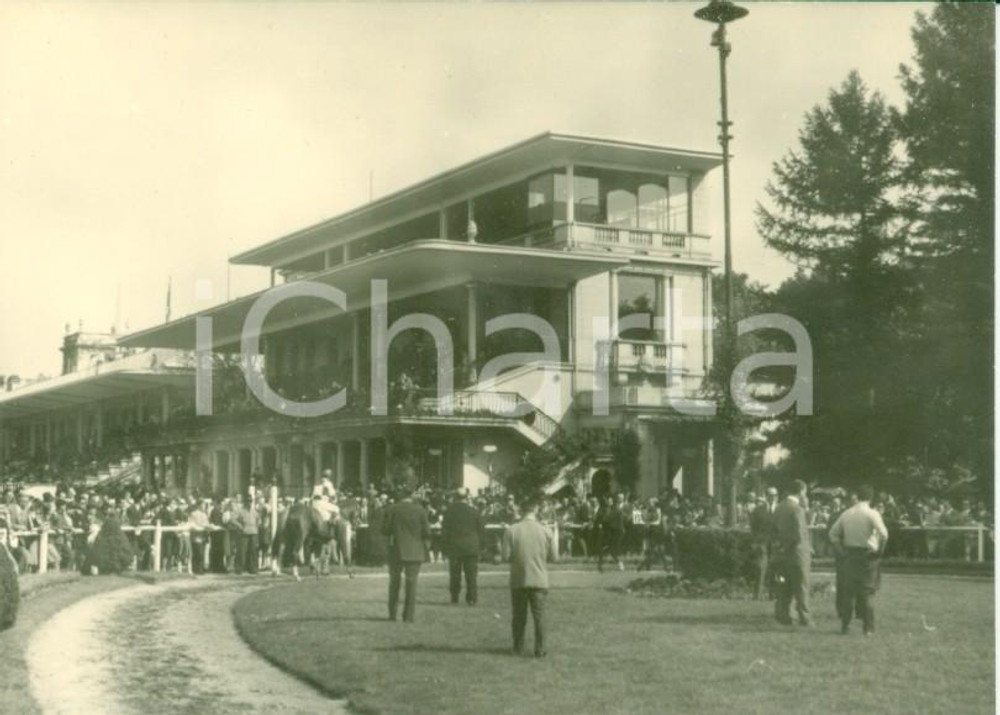 Fotografia d epoca originale 1963 MILANO Ampia folla riunita per gare all IPPODROMO DEL TROTTO Fotografia 1
