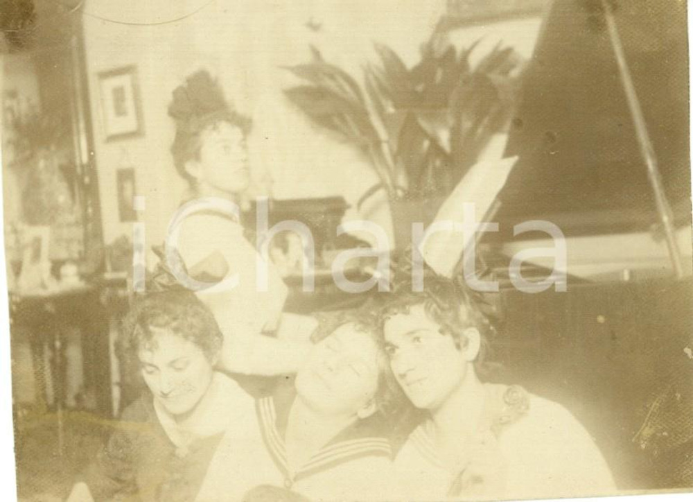 Fotografia d epoca originale 1916 HERMANNSTADT ROMANIA WWI Ragazze vestite alla marinara al pianoforte 1