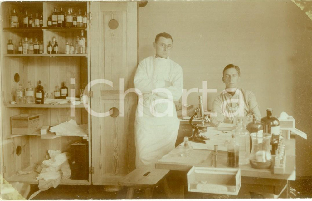 Fotografia d epoca originale 1915 JUTERBOG D WWI Ufficiali medici laboratorio farmaceutico Fotografia 1