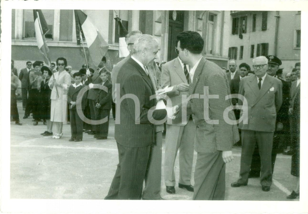 Fotografia d epoca originale 1950 ca TERNI AutoritÃ  al Monumento ai Caduti dopo cerimonia Istituto LAZZARINI 1