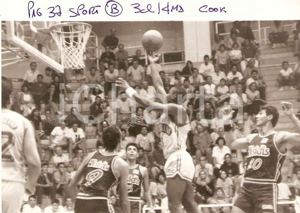Fotografia d epoca originale 1990 ca BASKET Victoria Libertas PESARO Darwin COOK a canestro Foto 1