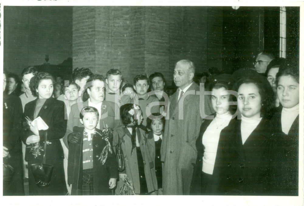 Fotografia d epoca originale 1950 ca TERNI Orfane Istituto LAZZARINI a messa con le madri Fotografia 1