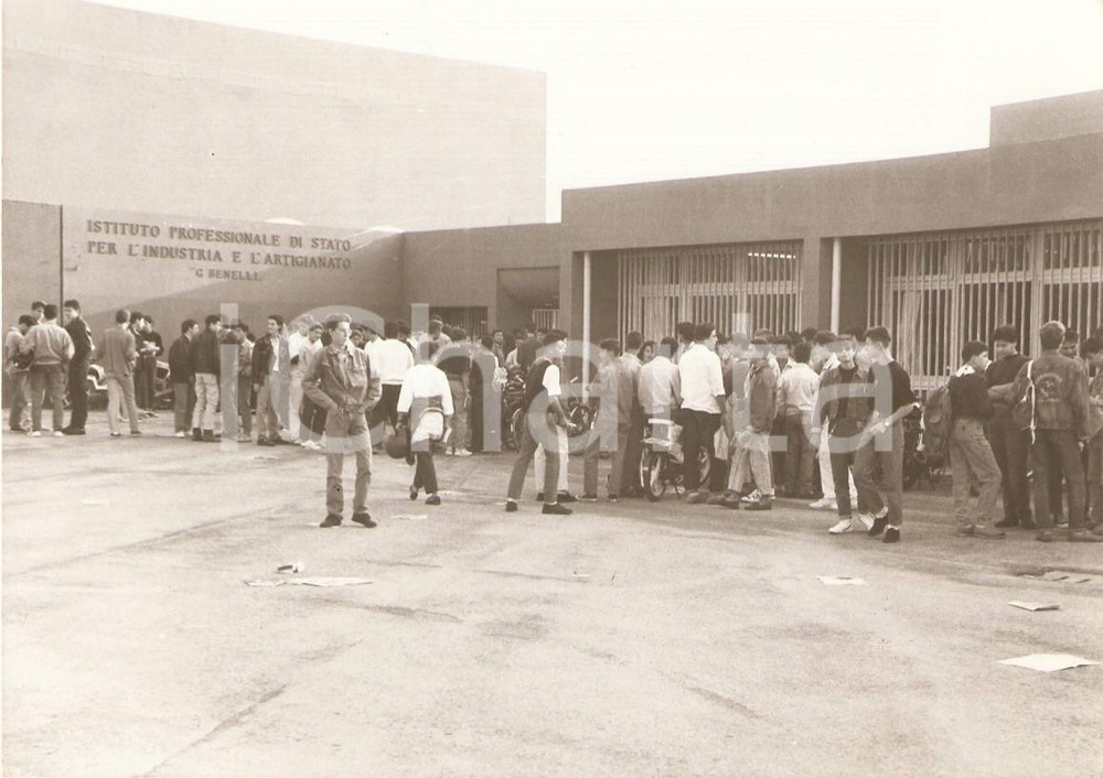Fotografia d epoca originale 1990 ca PESARO Studenti all  Istituto Professionale BENELLI Foto 1