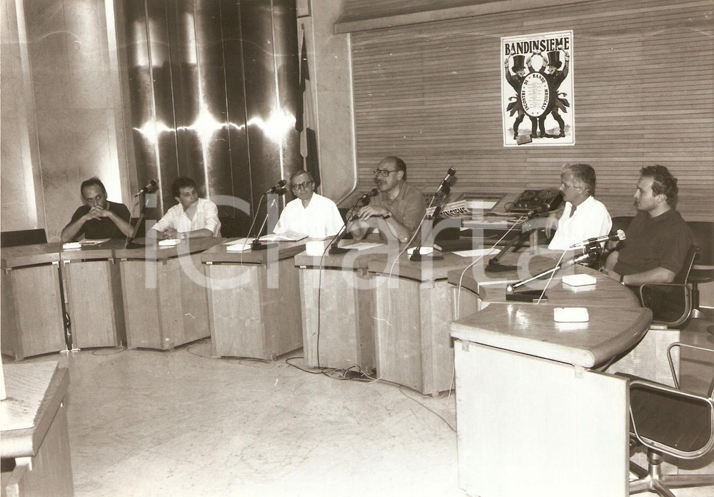Fotografia d epoca originale 1990 ca PESARO Conferenza stampa BANDINSIEME Incontri bande musicali Foto 1