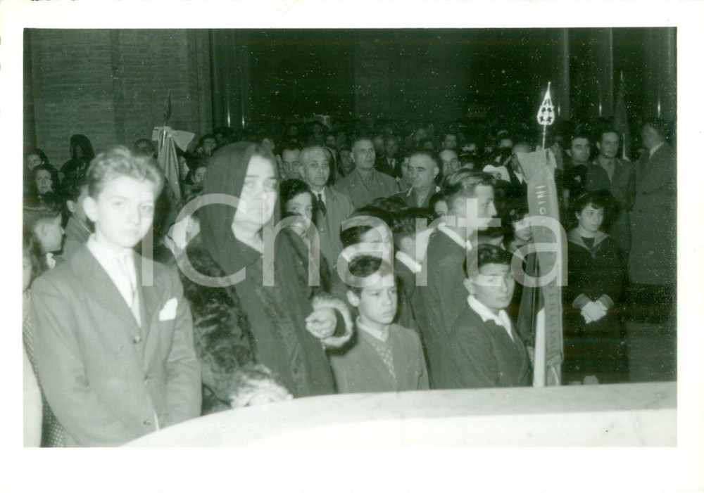Fotografia d epoca originale 1950 ca TERNI Orfani dell Istituto LAZZARINI a messa Fotografia 1