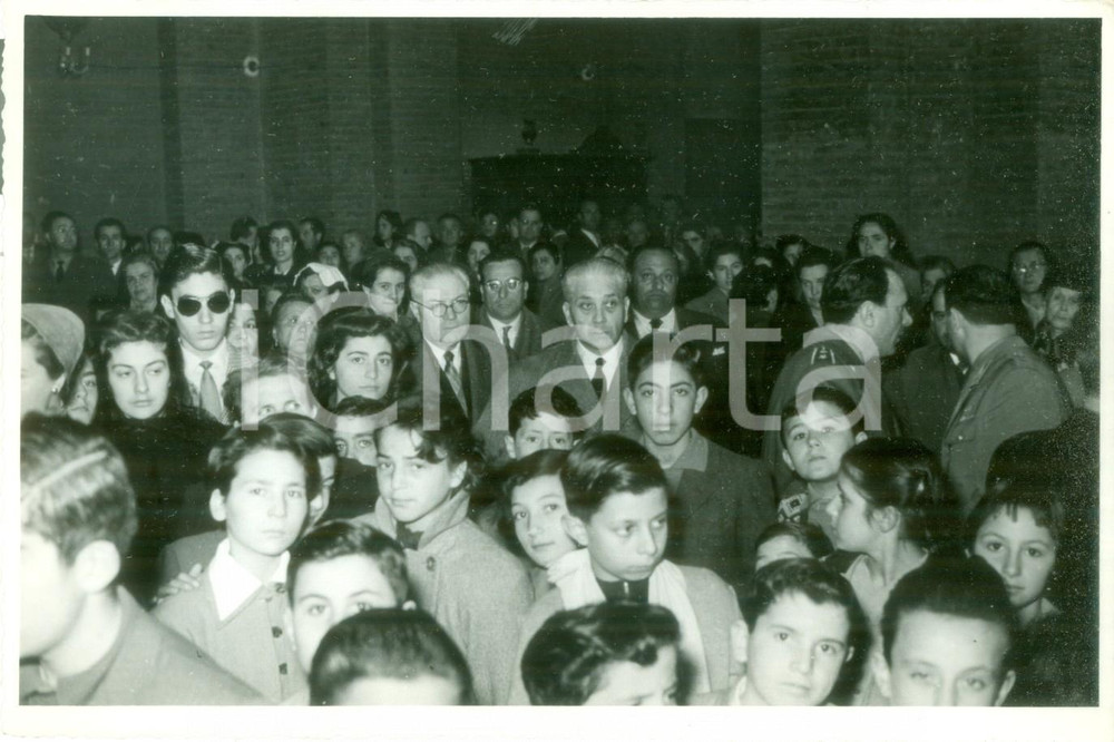 Fotografia d epoca originale 1950 ca TERNI Orfani Istituto LAZZARINI assistono alla messa Foto 1