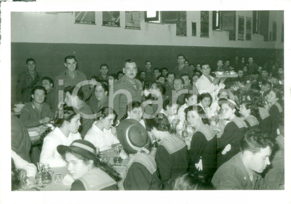Fotografia d epoca originale 1950 ca TERNI Orfani Istituto LAZZARINI in mensa con gli Ufficiali Fotografia 1