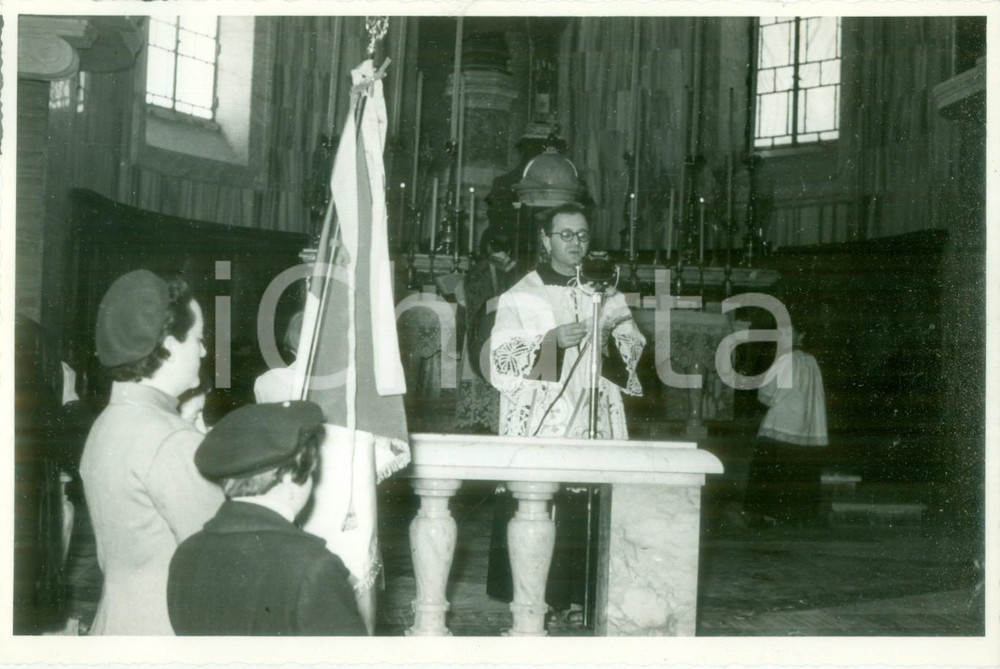 Fotografia d epoca originale 1950 ca TERNI Orfani Istituto LAZZARINI assistono alla messa Fotografia 1