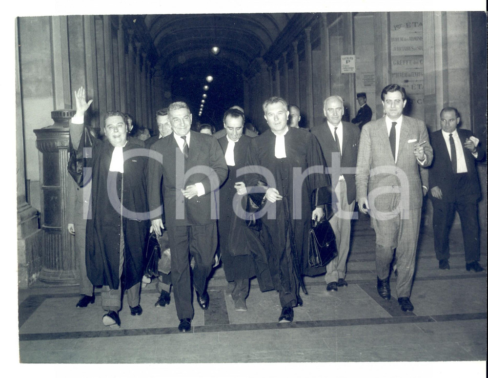 Fotografia d epoca originale 1961 PARIS Palais de Justice  DÃ©fenseurs de Raoul SALAN aprÃ¨s le verdict 1