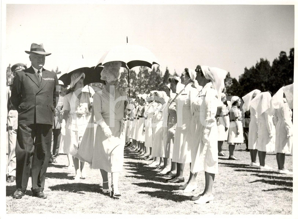 Fotografia d epoca originale 1947 SALISBURY RHODESIA Queen Elizabeth at parade of exnurses Photo 1