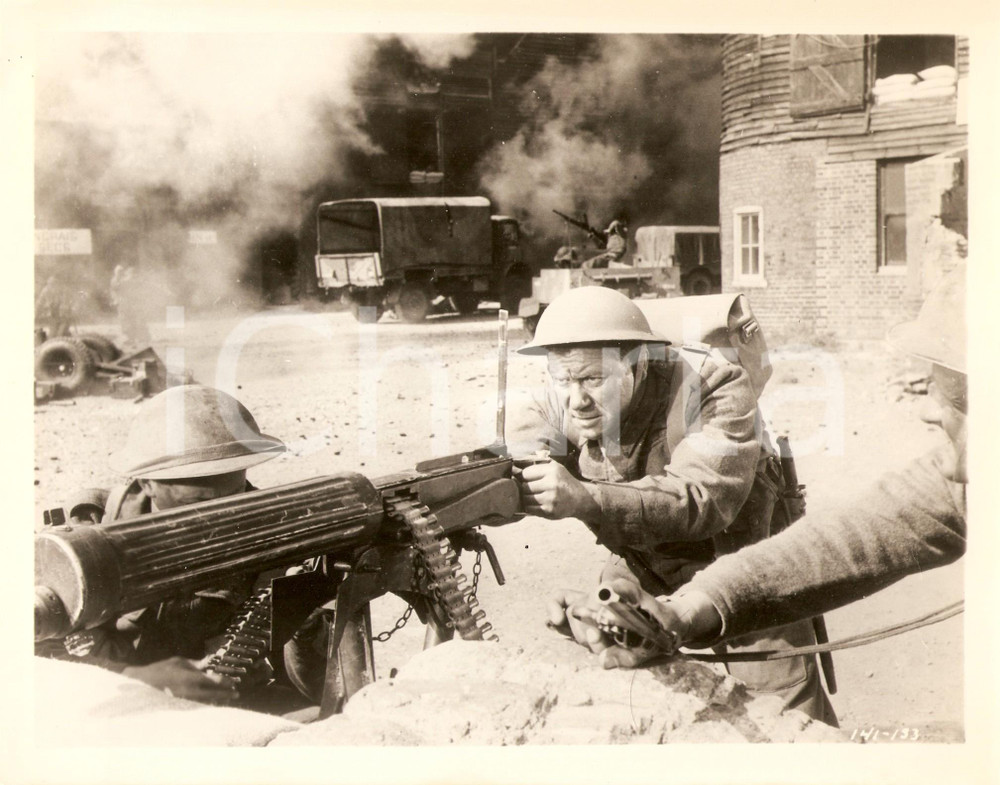 Fotografia d epoca originale 1958 CINEMA  DUNKERQUE John MILLS prende la mira con mitragliatore Fotografia 1