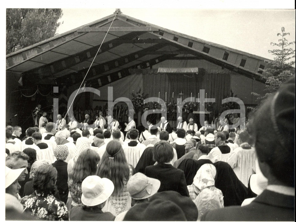 Fotografia d epoca originale 1980 ca ECONE CH Seminario FSSPX   Mons. Marcel LEFEBVRE celebra Messa Foto 1