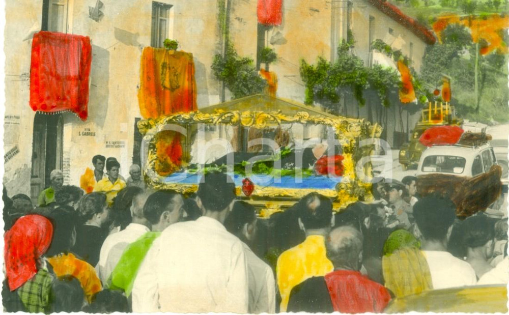Cartolina originale da collezione 1955 ca TERAMO Corpo di SAN GABRIELE in trionfo Cartolina COLORATA A MANO FP NV 1