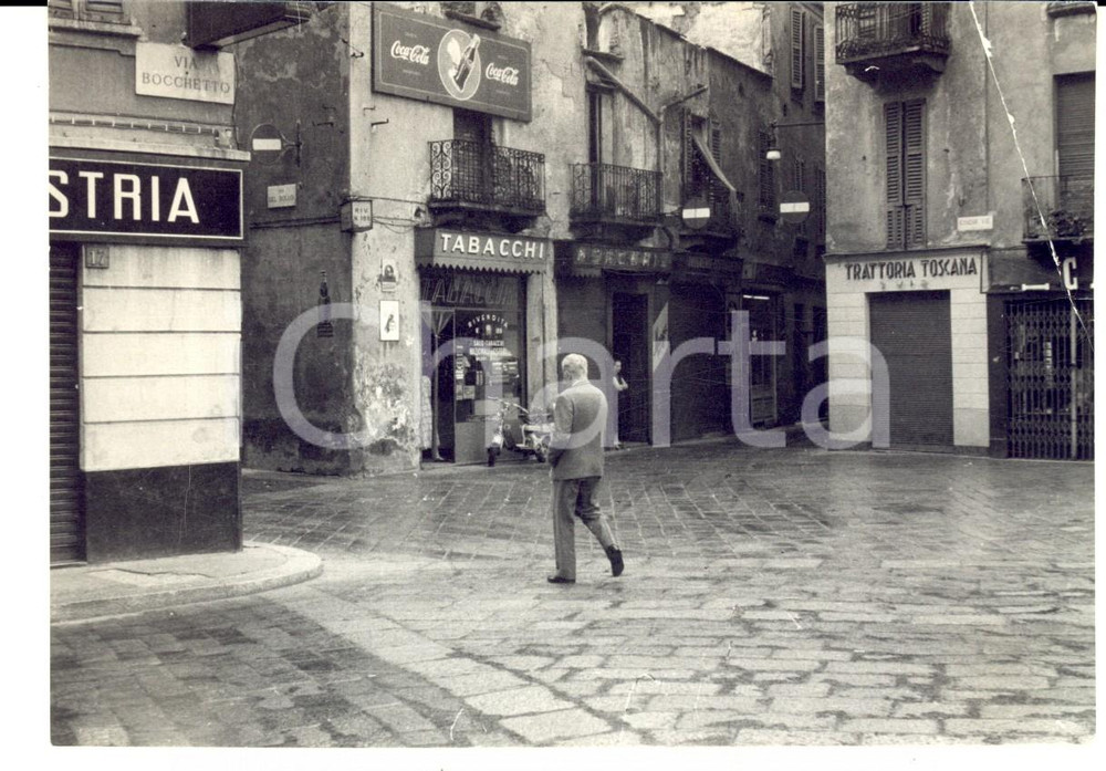 Fotografia d epoca originale 1956 MILANO Veduta incrocio CINQUE VIE con Trattoria Toscana Foto ARTISTICA 1