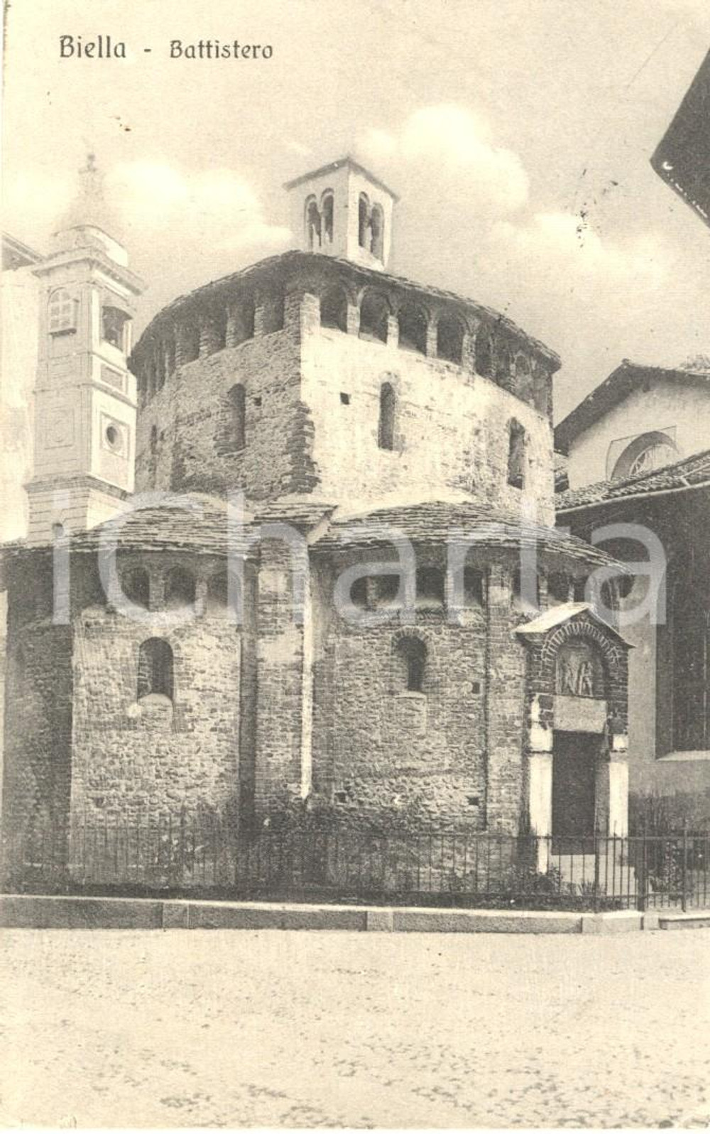 Cartolina originale da collezione 1917 BIELLA Primo piano del Battistero romanico Cartolina  ILLUSTRATA FP VG 1